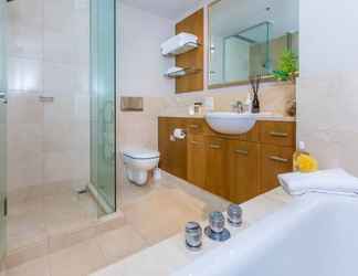 อื่นๆ 2 Stylish Central City Apartment With  Pool & Gym