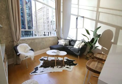 Others Stylish, Unique Loft. Superb Location On Queen St