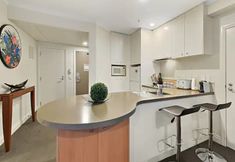Others 5 Spacious Retreat On Queen Street With Gym And Pool