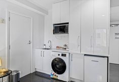 Others 7 Chic Central Apt with Gym and Pool by Zodiak Stays