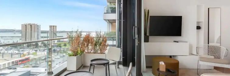 อื่นๆ Sleek Modern Studio with Balcony by Zodiak Stays