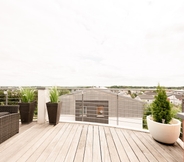 Others 3 Luminous Penthouse 2BR W Btub & Terrace