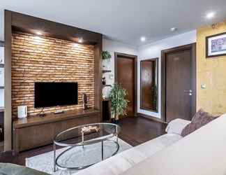 Others 2 Sleek Residence Flat in Maltepe