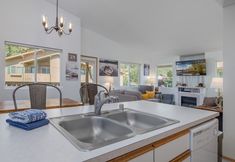 Khác 7 Alpine Family Haus 2 Bedroom Condo by NW Comfy Cabins by RedAwning