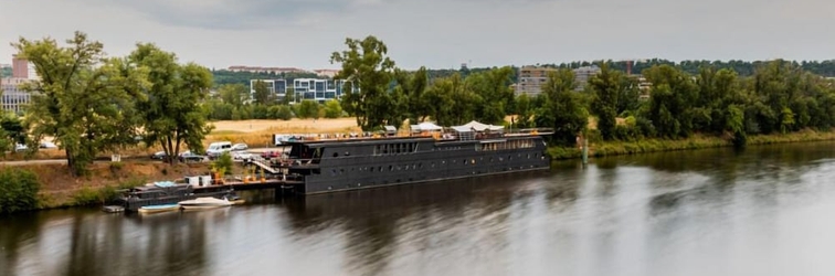 อื่นๆ Botel Marina