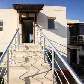 Imej utama1Sleek Flat With Private Beach and View in Milas,米拉斯区公寓