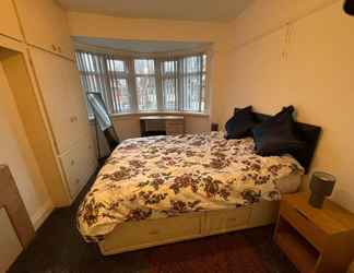 Lain-lain 2 Impeccable 3-bed House in Birmingham