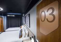 기타 7 Nightcap at Empire Hotel