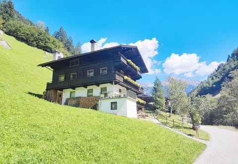 Others Pretty Holiday Home in Mayerhofen With Balcony