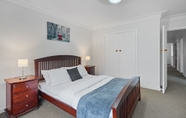 Others 4 3 Bedroom In Papatoetoe w Parking - Wifi