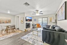 Others Roomy Sola 1BR King Suite Close to DT w Pool