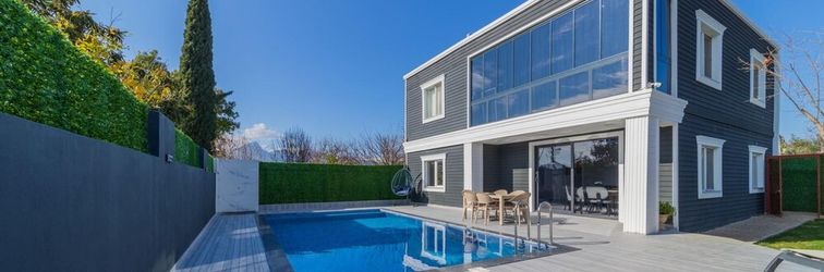 其他 Villa With Pool and Backyard in Kepez