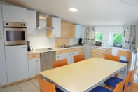 Others Spacious Bungalow for 6 People With hot tub and Large Landscaped Garden