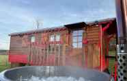 อื่นๆ 3 Romantic Mobile Home in Daverdisse With Bubble Bath