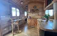 อื่นๆ 4 Romantic Mobile Home in Daverdisse With Bubble Bath