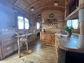 Khác 4 Romantic Mobile Home in Daverdisse With Bubble Bath