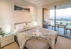 Others 2 Signatures Darwin Waterfront