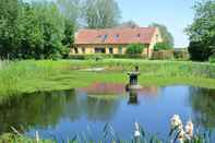 Lainnya Countryside Holiday Home in Aartrijke With a Garden