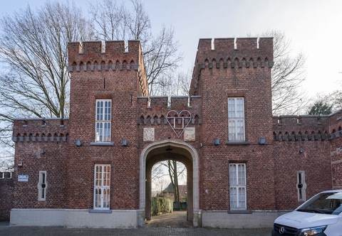 Others Mystique Apartment in Kruibeke at Wissekerke Castle