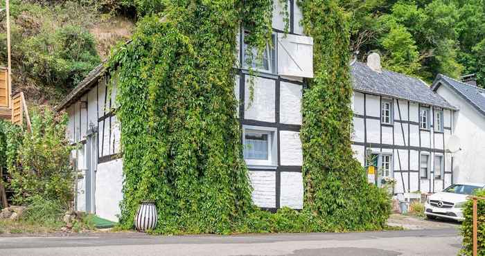 Others Pretty Holiday Home in Schleiden With Balcony and Barbecue