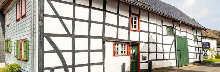 Lainnya Romantic Holiday Home in Schleiden on the Village Square