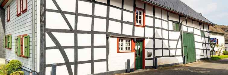 Khác Romantic Holiday Home in Schleiden on the Village Square