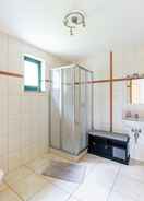 Bathroom Comfortable Apartment in Eisfeld With Bicycle Storage