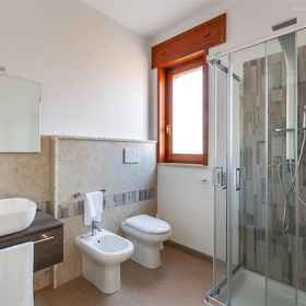 Room11786 B B Joy Home - Camera 2，塔兰托省公寓