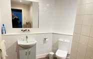 Lainnya 4 Beautiful 1-bed Apartment in Wimbledon- London