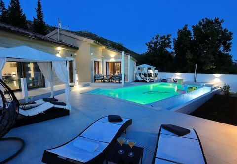 其他 Villa in Starigrad With Heated Pool