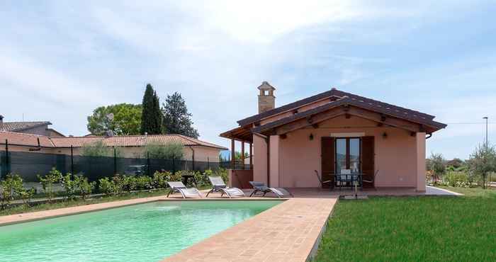 Others Modern Villa With Swimming Pool in Spello