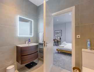 Others 2 Bright and Stylish 2 Bedroom Flat in Chiswick
