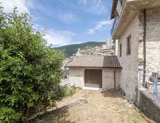 Lainnya 2 Inviting Apartment in Umbria With Garden