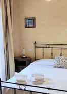 Room Lovely Holiday Home in Gambassi Terme With Shared Pool