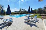 Lain-lain Majestic Holiday Home in Gambassi Terme With Private Terrace