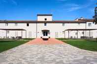 Lainnya Modern Apartment in Agliana With Shared Garden