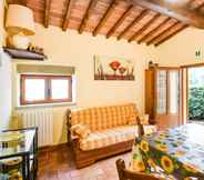 Others 4 Tasteful Cottage in Cortona With Swimming Pool