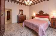 Lainnya 4 Rustic Holiday Home in Cortona in the Historic Center