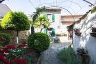 Others Rustic Holiday Home in Cortona in the Historic Center