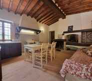 อื่นๆ 6 Attractive Apartment in Pietrasanta With Private Garden