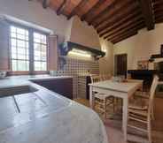 Others 5 Attractive Apartment in Pietrasanta With Private Garden