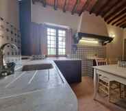 อื่นๆ 4 Attractive Apartment in Pietrasanta With Private Garden