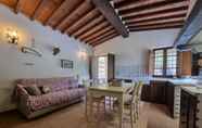 Others 7 Attractive Apartment in Pietrasanta With Private Garden