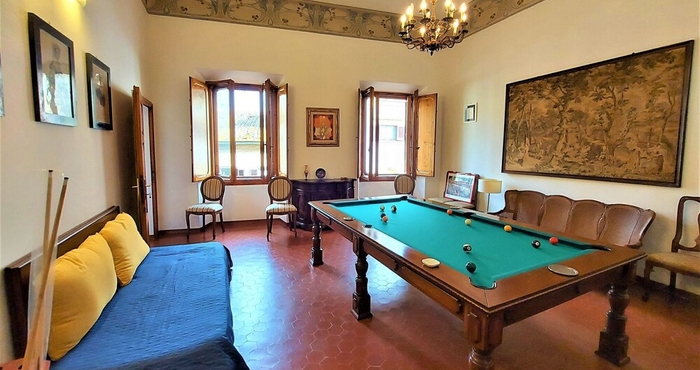 Khác Spacious Apartment in Volterra in the Historic Centre