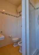 Bathroom Traditional Holiday Home in Tremoli With Private Pool