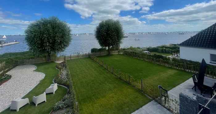 Lainnya The Most Beautiful View of Friesland, From This Apartment on the Sneekermeer