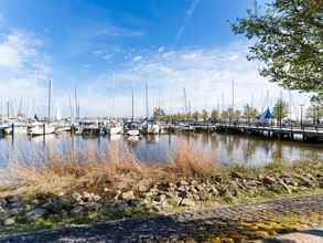 Lain-lain 4 Modern Houseboat in Volendam With Shared Pool