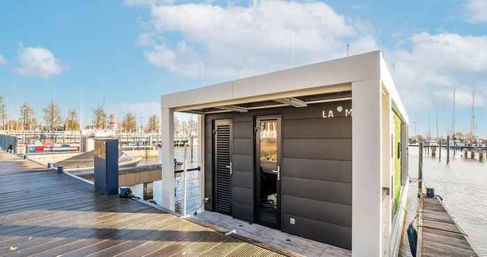 Others Beautiful Houseboat in Volendam Marina With Shared Pool