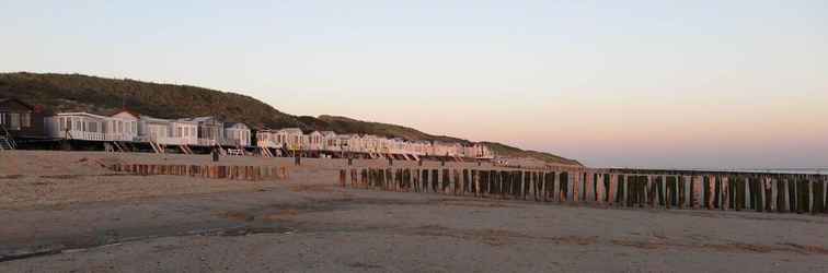 Lainnya Unique Beach House Located on the Beach of Dishoek 2 Adults and 3 Children