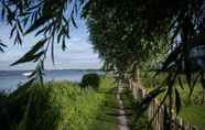 อื่นๆ 5 Luxury Houseboat With Roof Terrace and Stunning Views Over the Sneekermeer